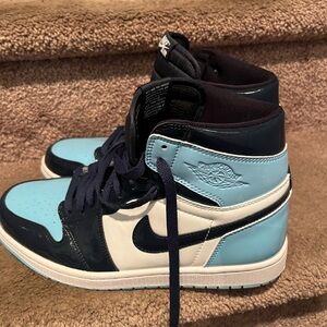 Like NEW Nike Air Jordan Retro size 9. A beautiful sneaker on & off the court🏀🏀